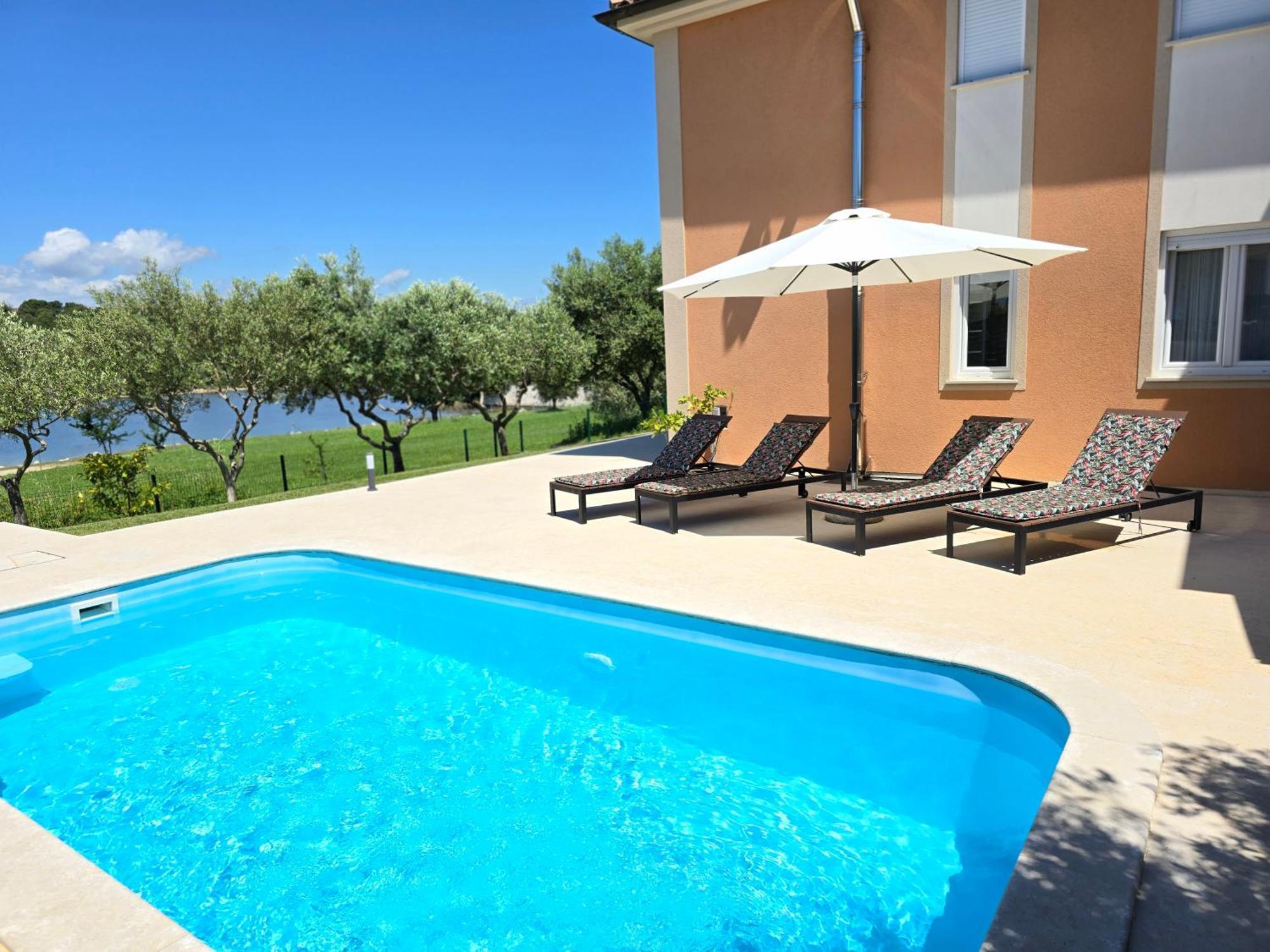 Apartment Olive Garden, With A Private Pool Banjole